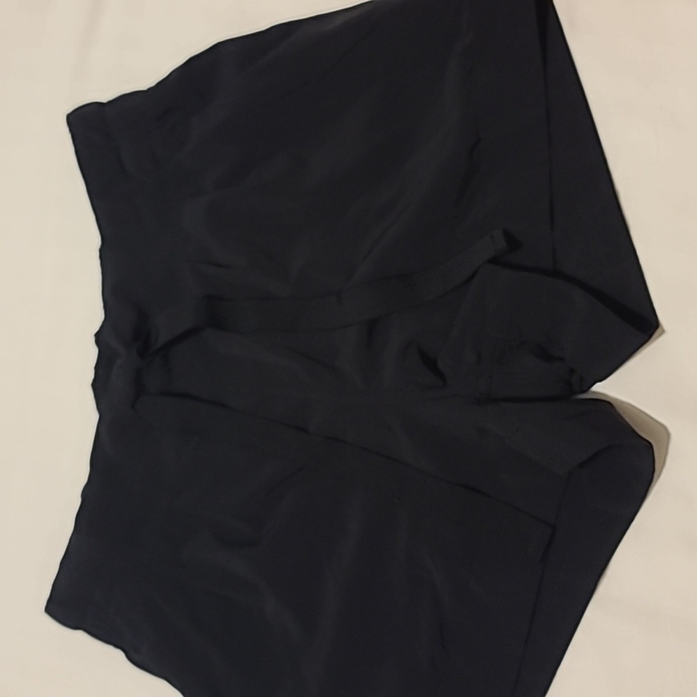 LULULEMON Pleated Ribbon Drawstring Cuffed Shorts Size 4 Black